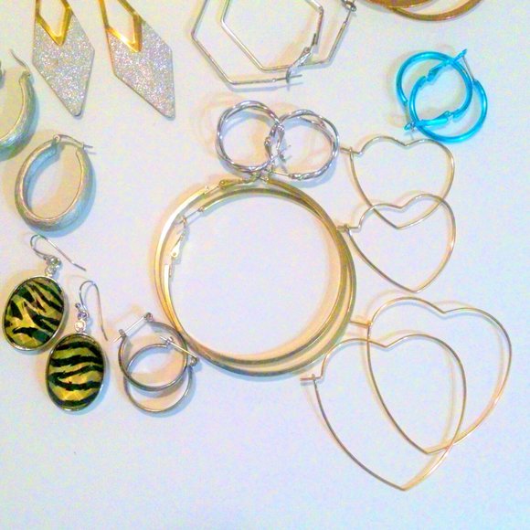 Lot of 24 Pair of Hoop and Drop Earrings - Picture 6 of 6